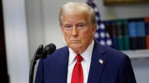 El zar antiinmigrante de Trump también expresó que, a pesar de enfocarse en «las amenazas a la seguridad pública», como los “criminales» que habrían ingresado al país durante la gestión de Biden, no cesarán de inspeccionar los lugares donde se hallan individuos en situación de refugio. Foto: EFE