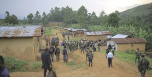 Las Fuerzas de Defensa de la República Democrática del Congo se reúnen en la aldea de Mukondi, en la provincia de Kivu del Norte | Foto AP/Socrate Mumbere, Archivo