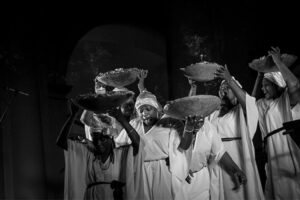 Alabaos cantos de resistencia y memoria