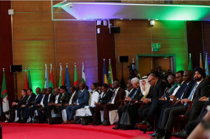 Los delegados asisten a la Cumbre de Energía de África en Dar es Salaam, Tanzania, el 27 de enero de 2025. | Foto: REUTERS / Emmanuel Herman / Comprar derechos de licencia