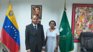 Secretario de Estado de Educación de Guinea Bissau, Señor Gibrilo Djaló y La Directora del Centro de Saberes Africanos Reina Arratia