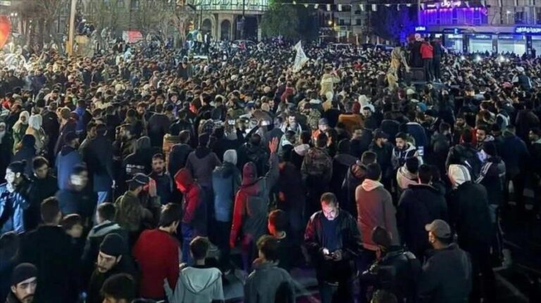 Protestas en Siria al nuevo gobierno