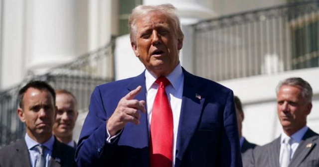 Trump este miércoles tras el anuncio de la moratoria en los aranceles. / Foto: BBC