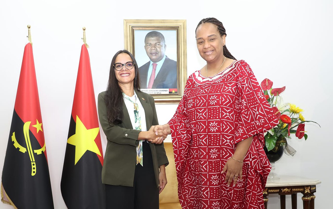 La Jefa de Misión venezolana extendió una cordial invitación al MPLA para participar en las venideras elecciones regionales y legislativas, previstas para el mes de mayo